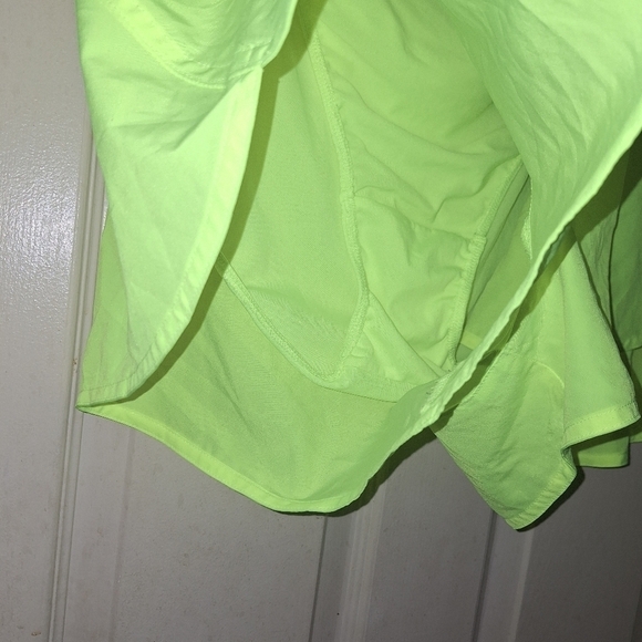 Old navy women's XXL running shorts - Picture 3 of 5